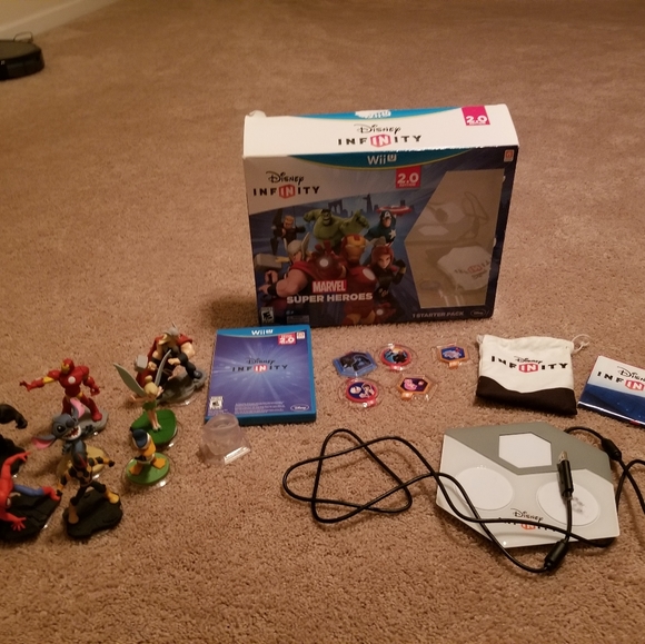 Disney Infinity 2.0 WiiU with tons figurines!! - Picture 1 of 4